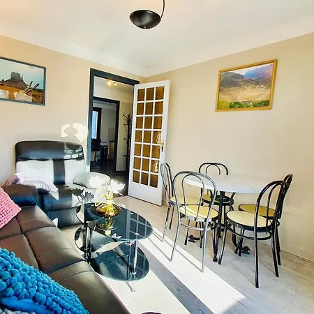 3* Balcon Vue Commerces Et A 100m